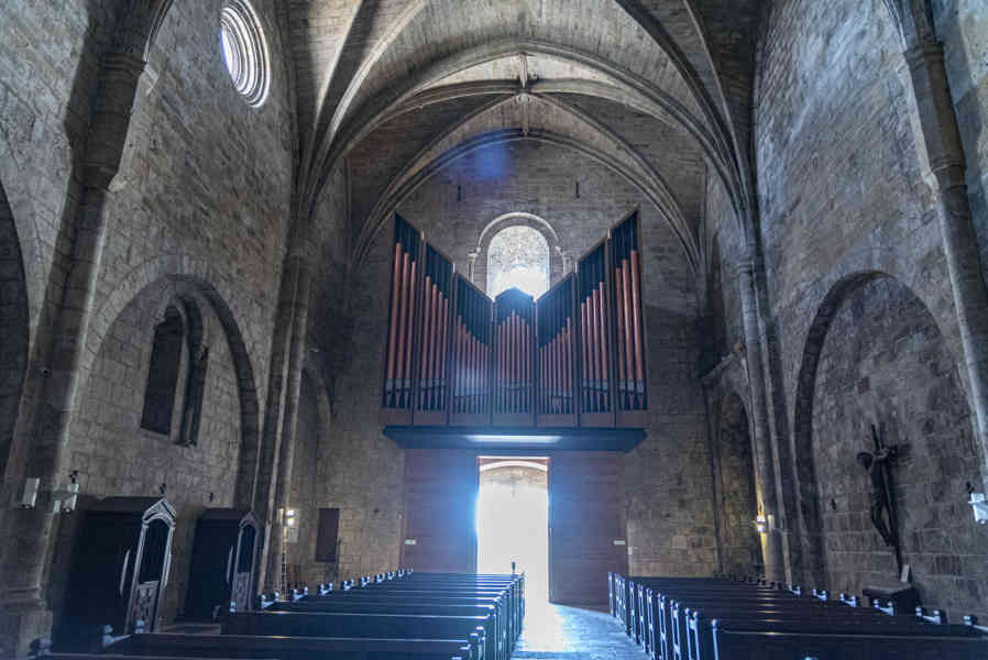 Comunidad Foral de Navarra 088 - monasterio de Leyre - iglesia de San Salvador de Leyre.jpg